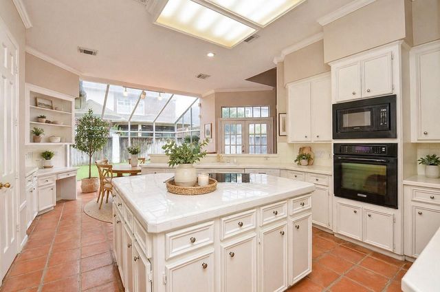 45 Ambleside Crescent Drive, Sugar Land, TX 77479