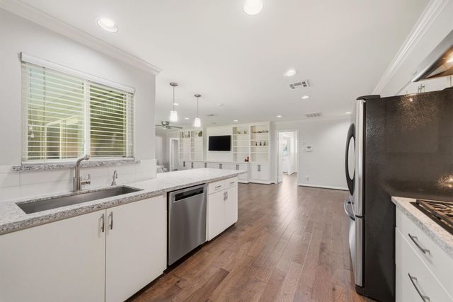 5434 Valkeith Drive, Houston, TX 77096