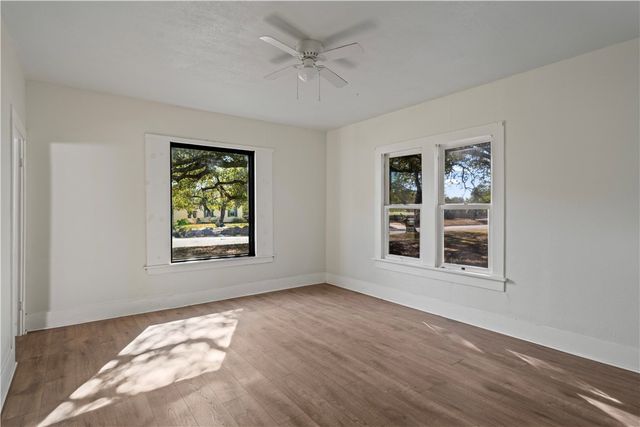 808 W Yoakum Ave, Kingsville, TX 78363