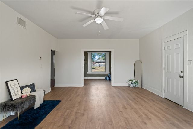 808 W Yoakum Ave, Kingsville, TX 78363