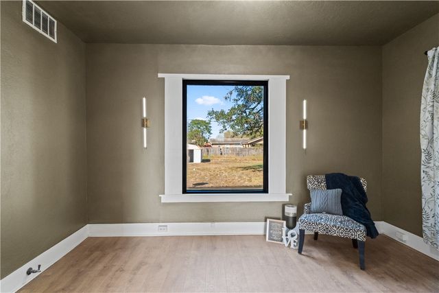 808 W Yoakum Ave, Kingsville, TX 78363