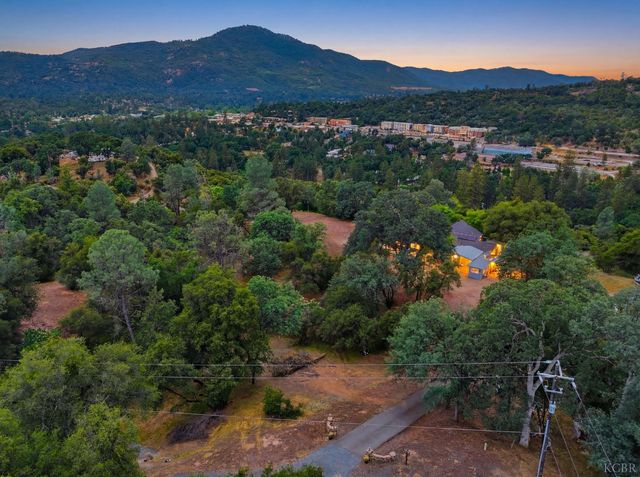 40872 Big Oak Flat Road, Oakhurst, CA 93644