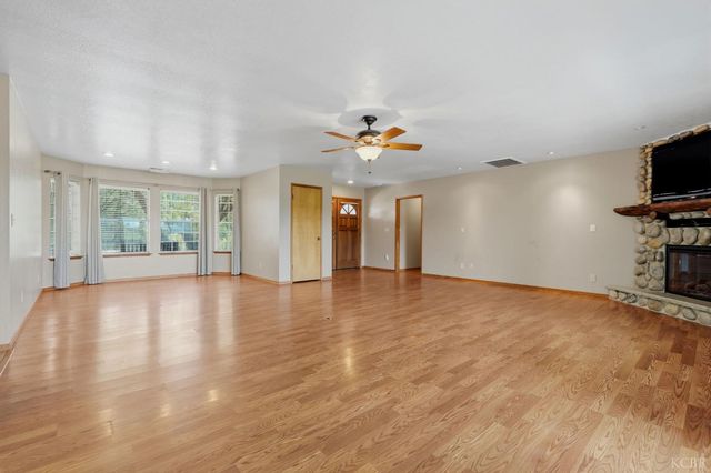 40872 Big Oak Flat Road, Oakhurst, CA 93644