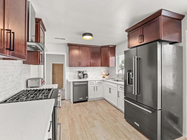 2705 N West Avenue, Fresno, CA 93705