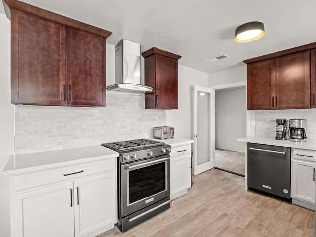 2705 N West Avenue, Fresno, CA 93705