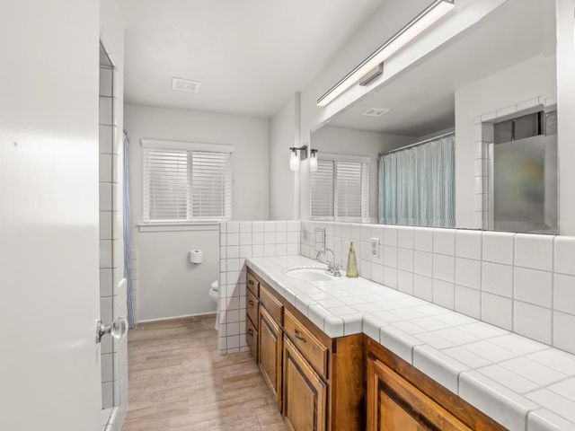 2705 N West Avenue, Fresno, CA 93705