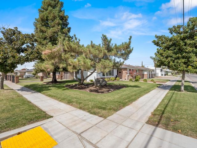 2705 N West Avenue, Fresno, CA 93705