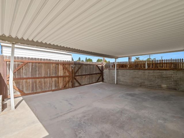2705 N West Avenue, Fresno, CA 93705