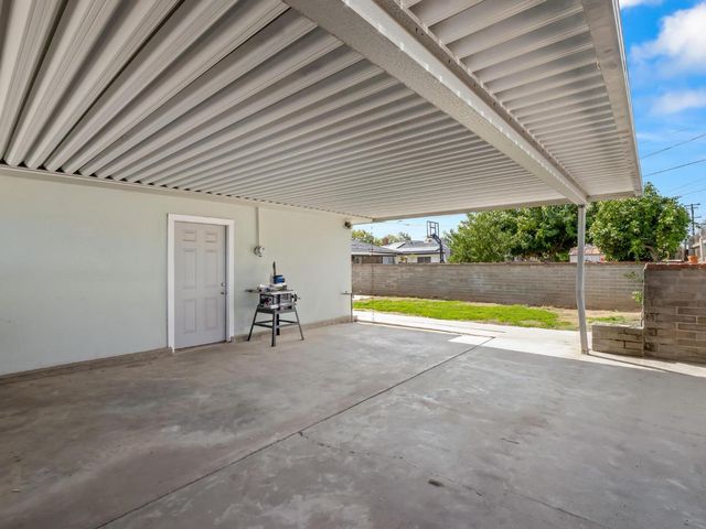 2705 N West Avenue, Fresno, CA 93705