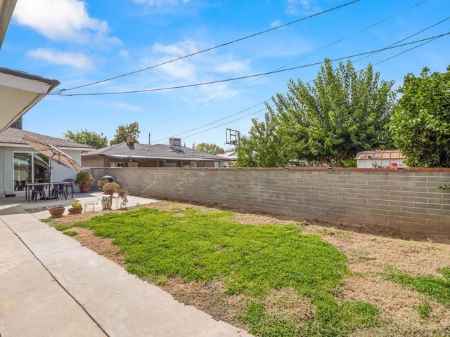 2705 N West Avenue, Fresno, CA 93705
