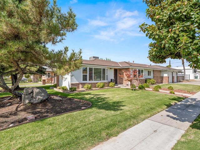 2705 N West Avenue, Fresno, CA 93705
