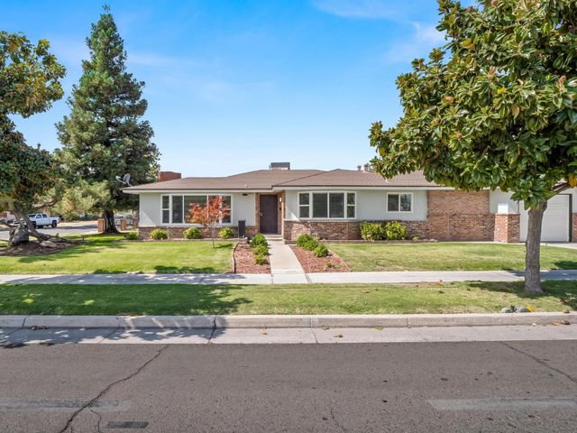 2705 N West Avenue, Fresno, CA 93705