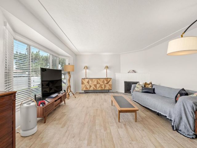 2705 N West Avenue, Fresno, CA 93705