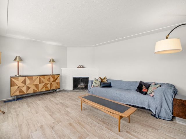 2705 N West Avenue, Fresno, CA 93705