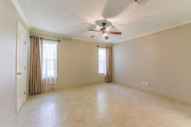 2502 Drummer Drive, League City, TX 77573