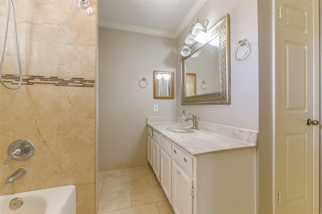 2502 Drummer Drive, League City, TX 77573