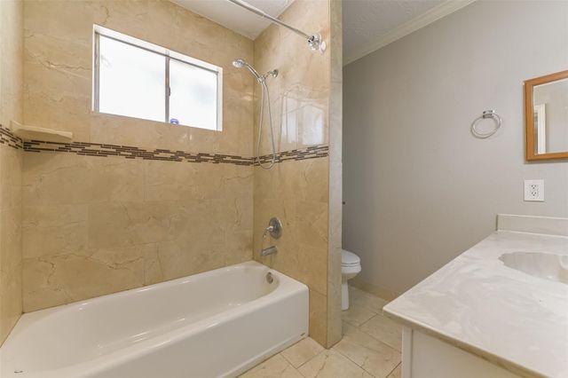 2502 Drummer Drive, League City, TX 77573