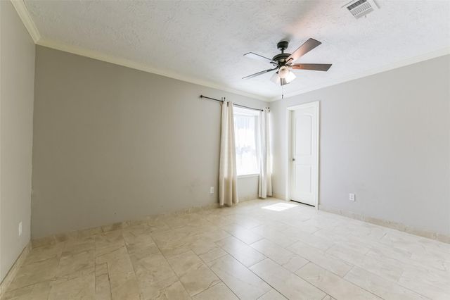 2502 Drummer Drive, League City, TX 77573