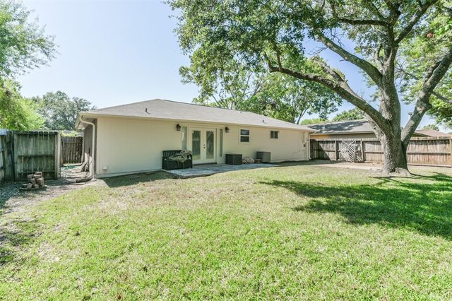 2502 Drummer Drive, League City, TX 77573