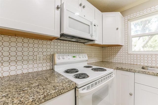 2502 Drummer Drive, League City, TX 77573