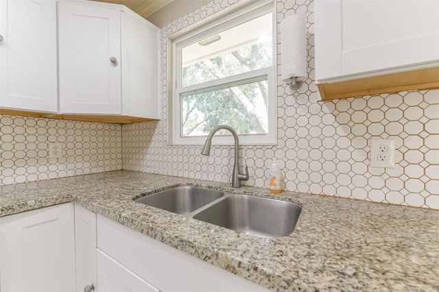 2502 Drummer Drive, League City, TX 77573