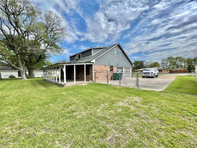 509 Dwyer Street, Angleton, TX 77515