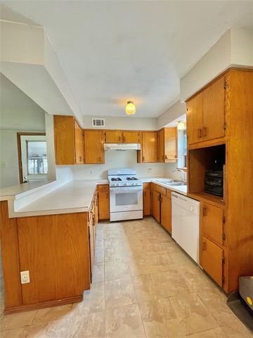 509 Dwyer Street, Angleton, TX 77515