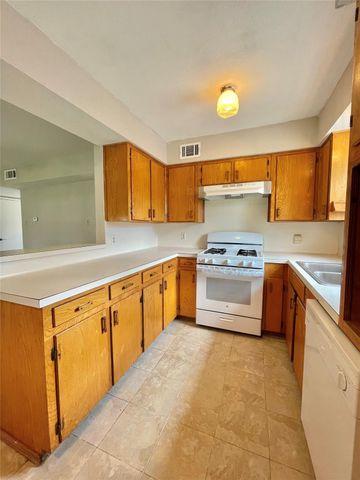 509 Dwyer Street, Angleton, TX 77515