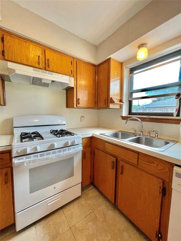 509 Dwyer Street, Angleton, TX 77515