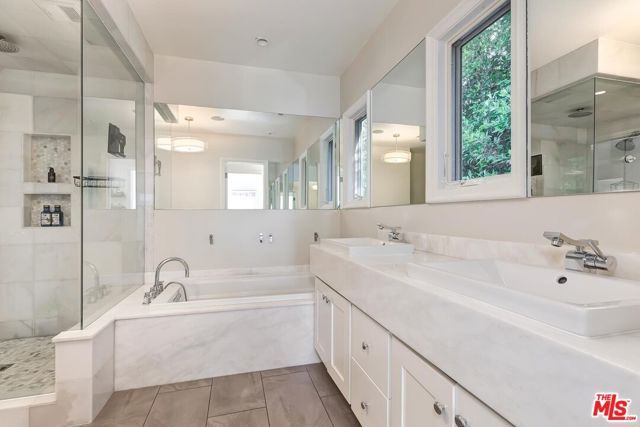 1154 N Wetherly Drive, Los Angeles, CA 90069