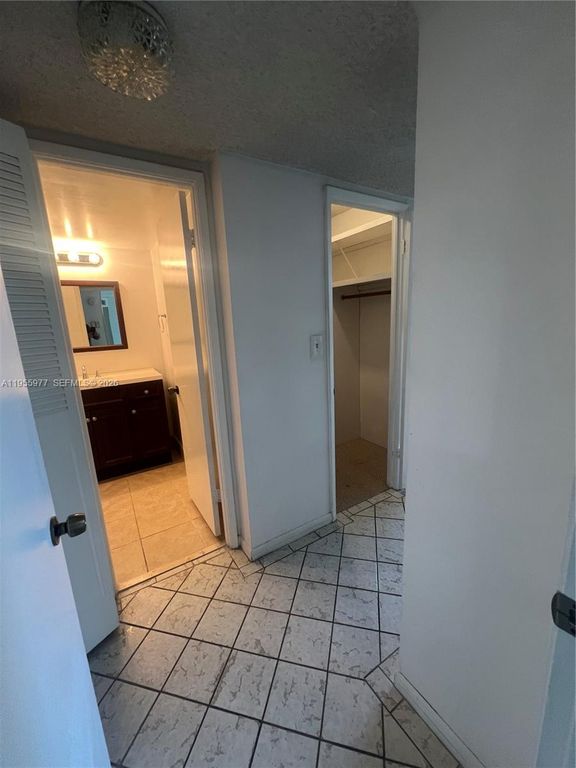 Image 7 of property listing at Address unavailable.