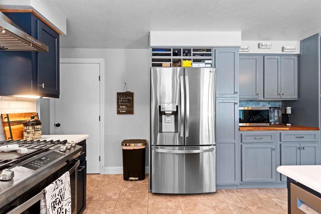 2709 SUMMERSET CIRCLE, Suamico, WI 54173