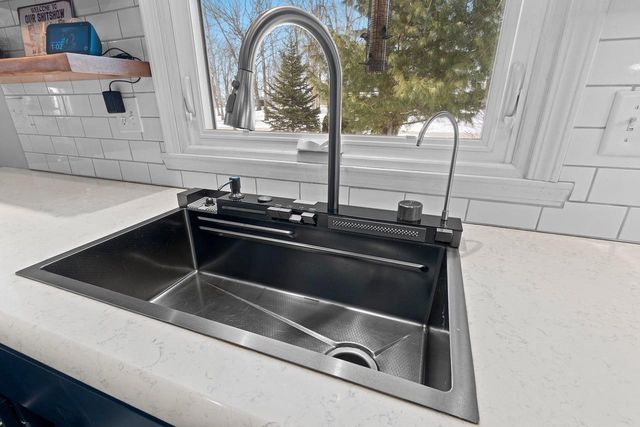 2709 SUMMERSET CIRCLE, Suamico, WI 54173