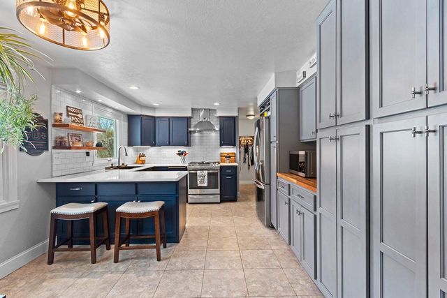 2709 SUMMERSET CIRCLE, Suamico, WI 54173