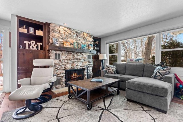 2709 SUMMERSET CIRCLE, Suamico, WI 54173