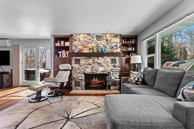 2709 SUMMERSET CIRCLE, Suamico, WI 54173