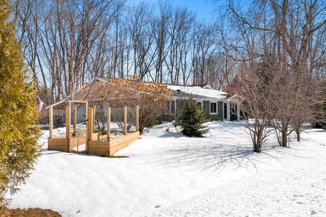 2709 SUMMERSET CIRCLE, Suamico, WI 54173