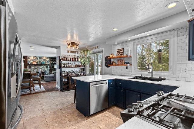 2709 SUMMERSET CIRCLE, Suamico, WI 54173