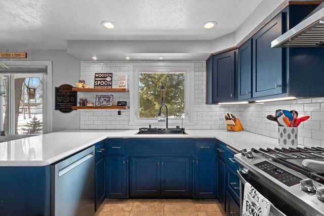 2709 SUMMERSET CIRCLE, Suamico, WI 54173