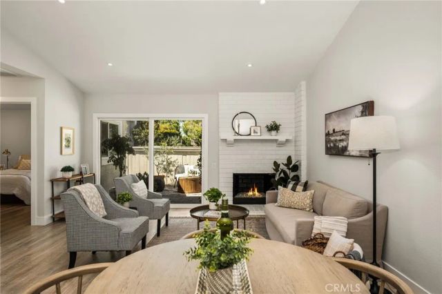 32 Acorn 15, Irvine, CA 92604