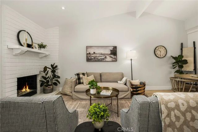 32 Acorn 15, Irvine, CA 92604