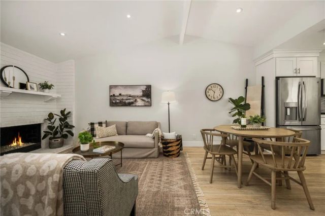 32 Acorn 15, Irvine, CA 92604