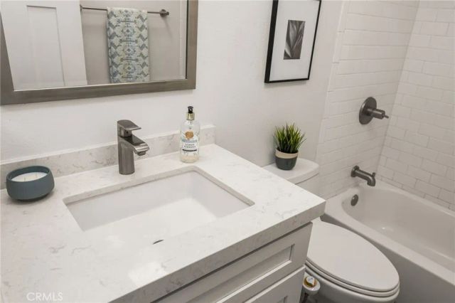32 Acorn 15, Irvine, CA 92604