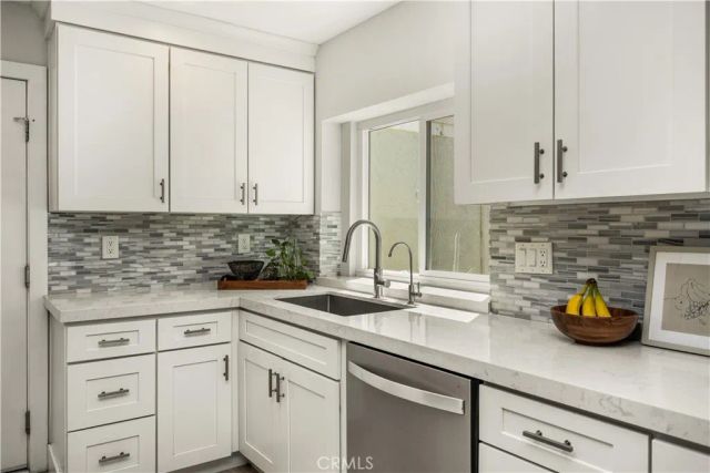 32 Acorn 15, Irvine, CA 92604