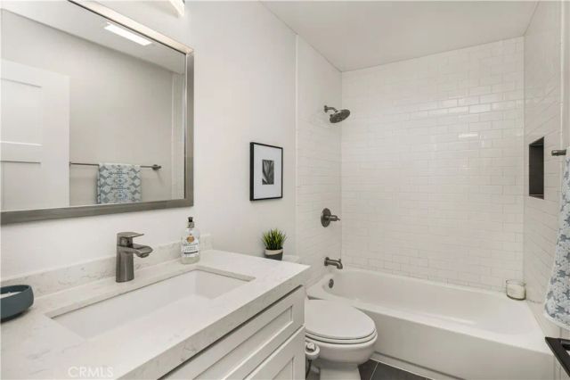 32 Acorn 15, Irvine, CA 92604
