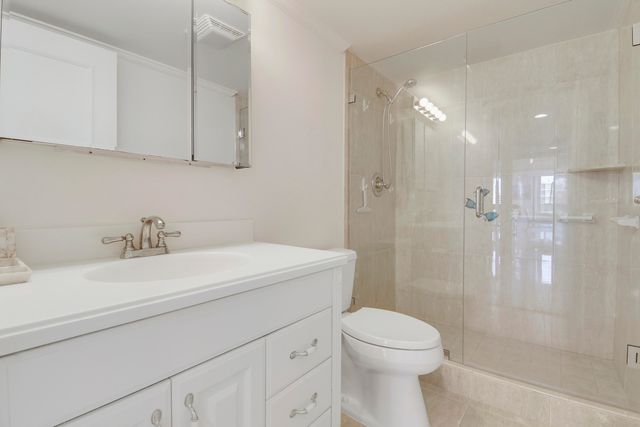 5380 N Ocean Drive 22j, Singer Island, FL 33404