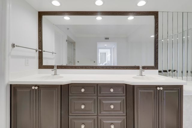 5380 N Ocean Drive 22j, Singer Island, FL 33404