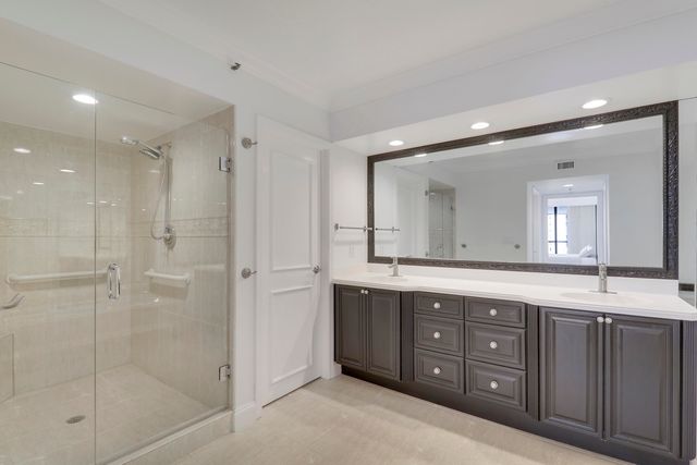 5380 N Ocean Drive 22j, Singer Island, FL 33404