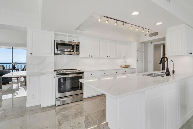 5380 N Ocean Drive 22j, Singer Island, FL 33404