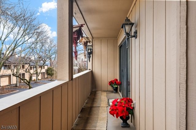 207 Stephanie Dr, North Caldwell Boro, NJ 07006